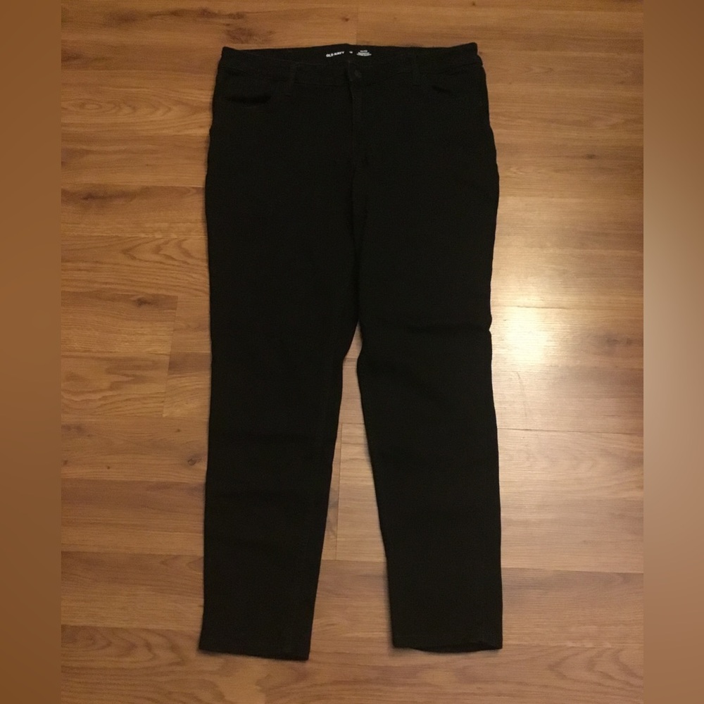 Old Navy High Rise Rockstar Super Skinny  Jeans with secret smooth pockets